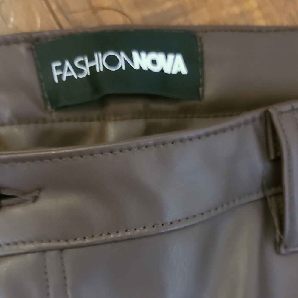 Unisex Brown Cargo Pants - Picture 2 of 13